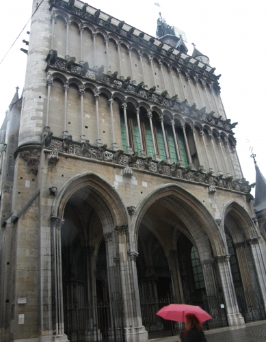 #30 S'abriter Dijon Eglise Notre Dame.JPG